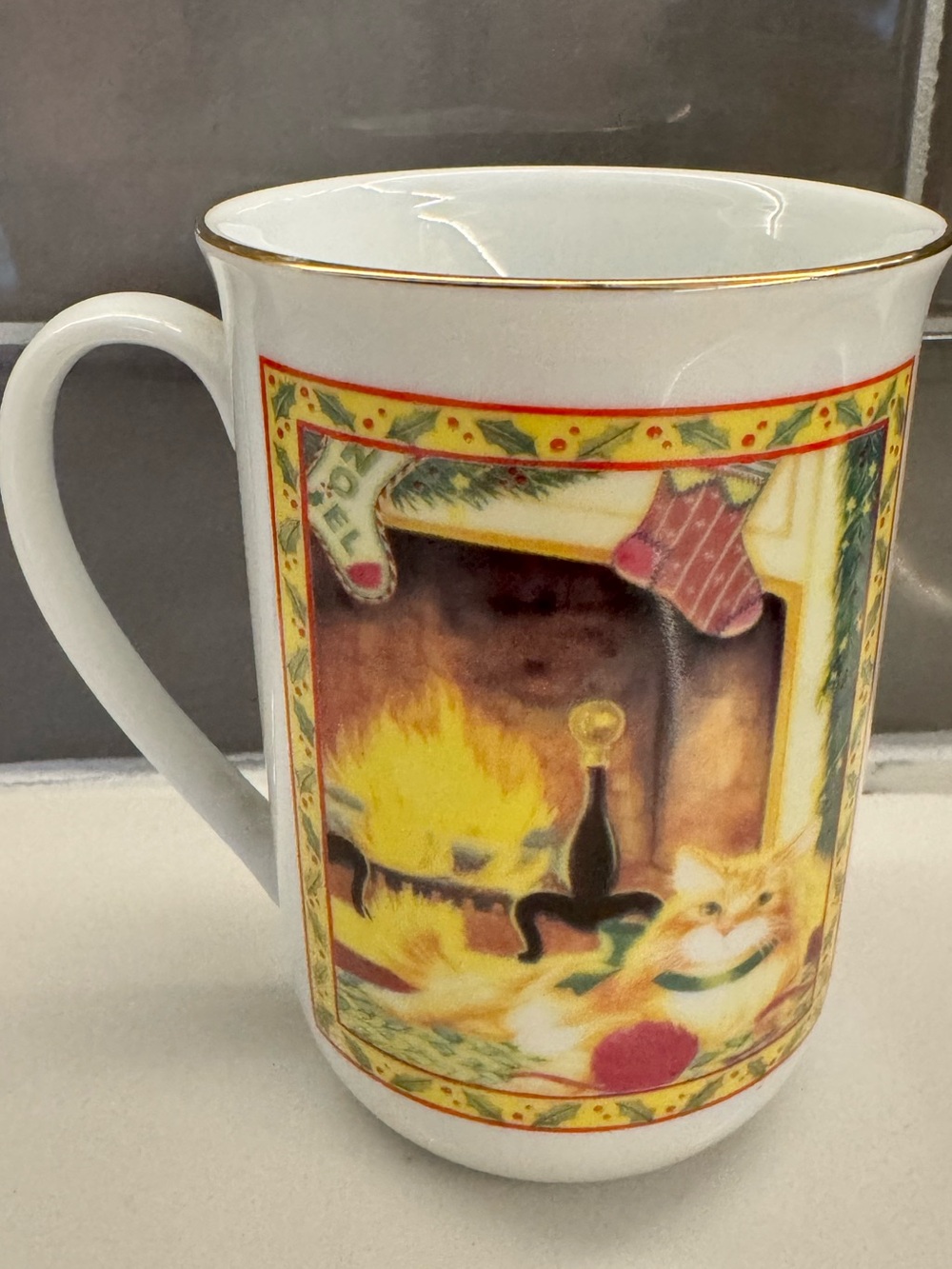 Russ Berrie “Christmas Kitty Cat Fireplace” Ceramic Mug 22 K